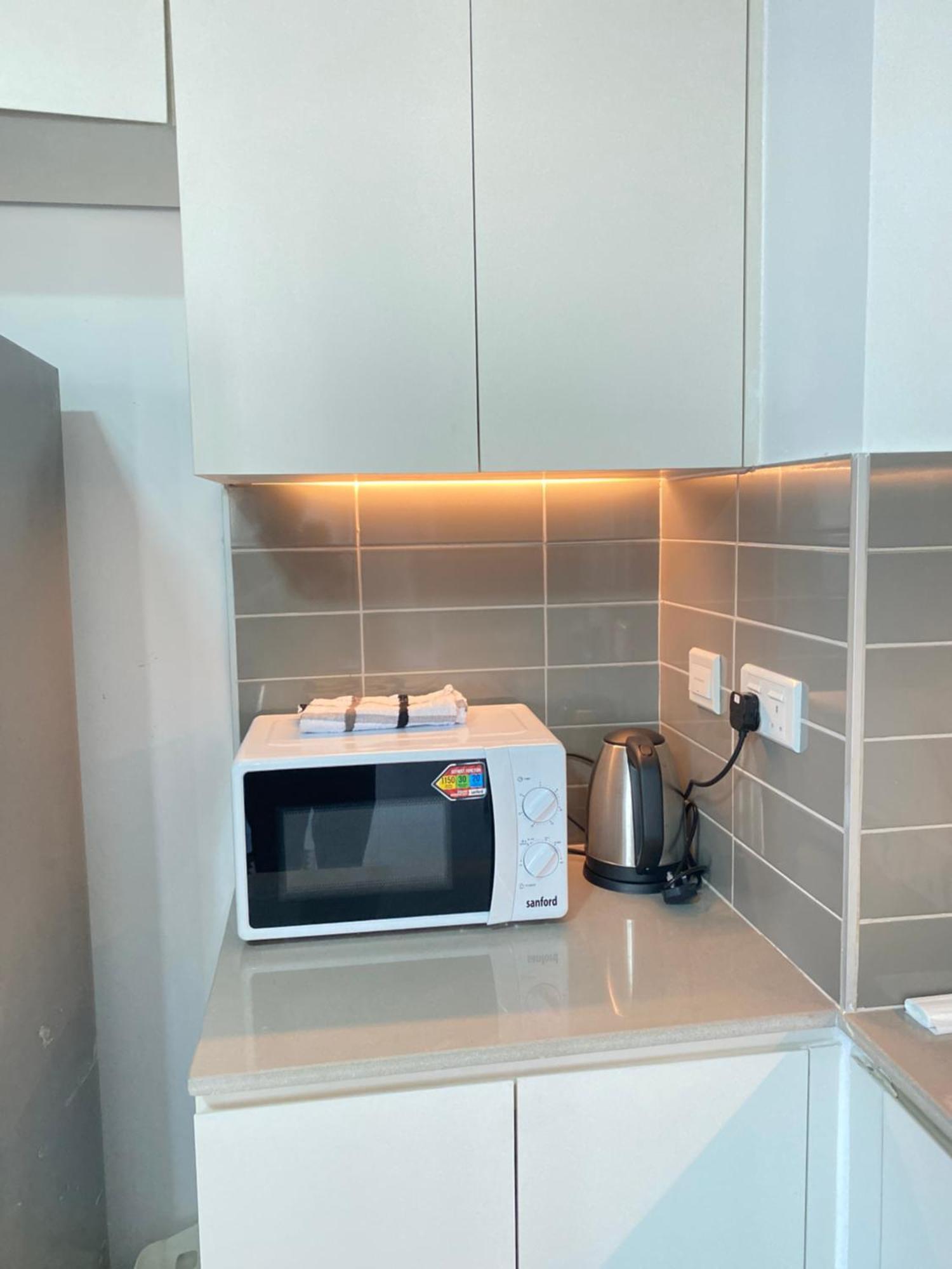 Lovely Calm 3br Easy Accessibility To With Huge Balcony And Pool View Town Square Appartement *